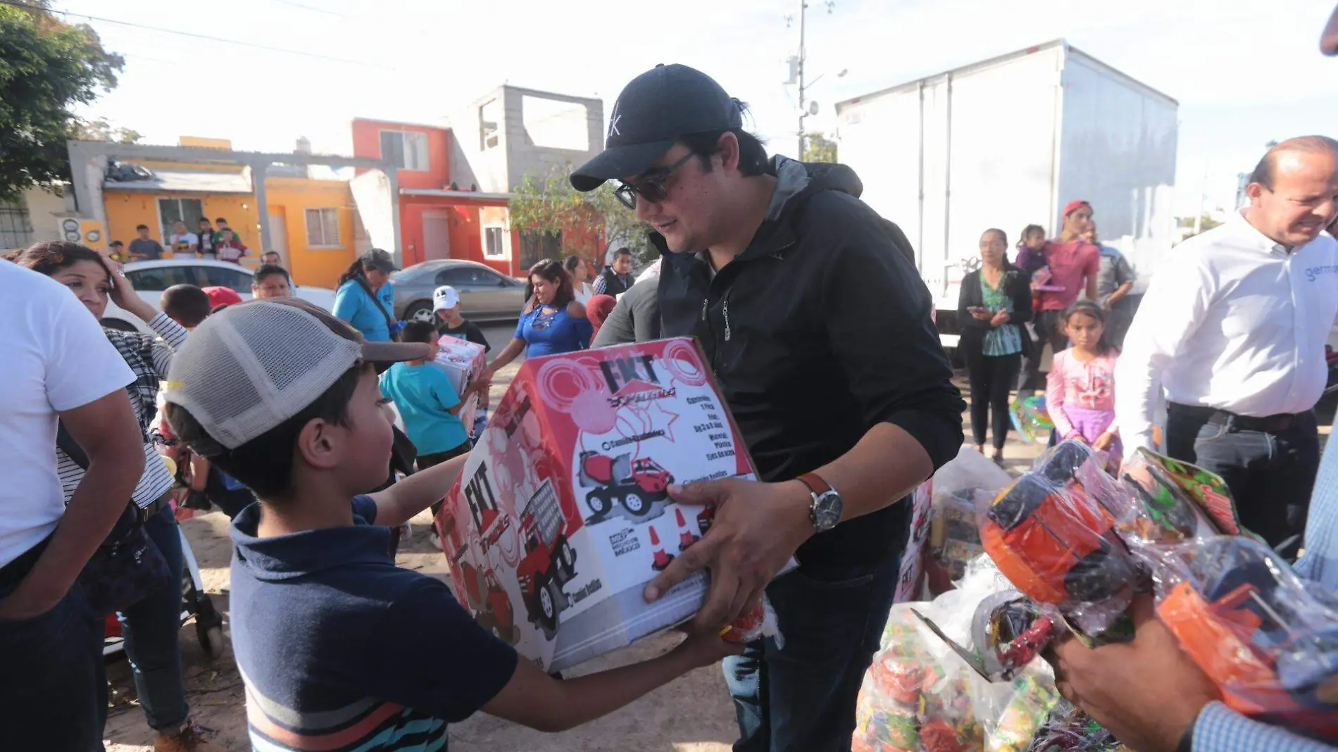 Niños recibieron